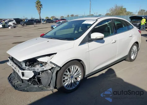 2015 Ford Focus Titanium из США, поврежденный, VIN 1FADP3J26FL369697